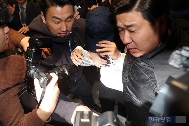 [PHOTOPIC] 성관계 영상 불법 촬영 및 유포 혐의 정준영, '힘겨운 귀국길'