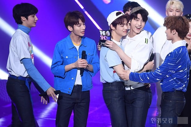 [포토] TXT, 데뷔 후 첫 '더쇼 초이스'