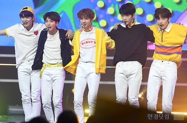 [포토] TXT, '소녀팬 마음 흔드는 귀여운 소년들'