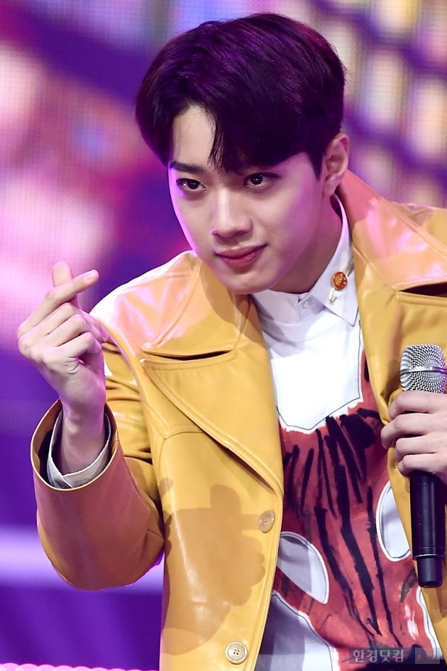 [포토] 라이관린, '팬들 향해 하트~'