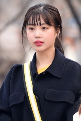  (여자)아이들 수진, '앞머리 내리고 귀엽게~'