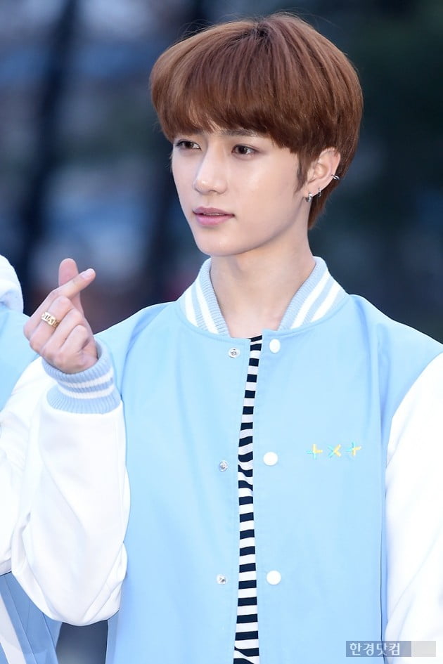 [포토] TXT 범규, '부드러운 눈빛 카리스마'