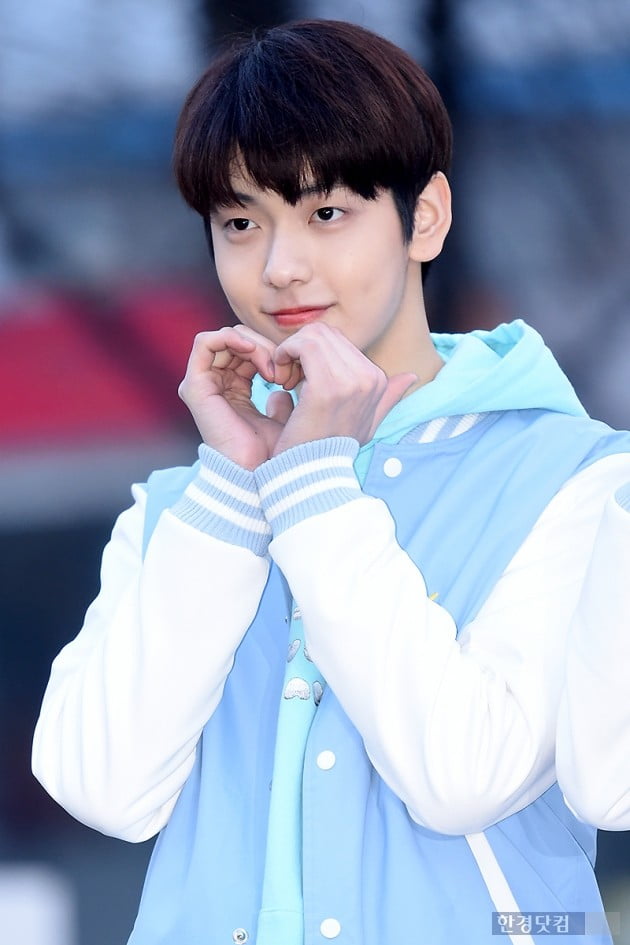 [포토] TXT 수빈, '귀엽게 하트~'