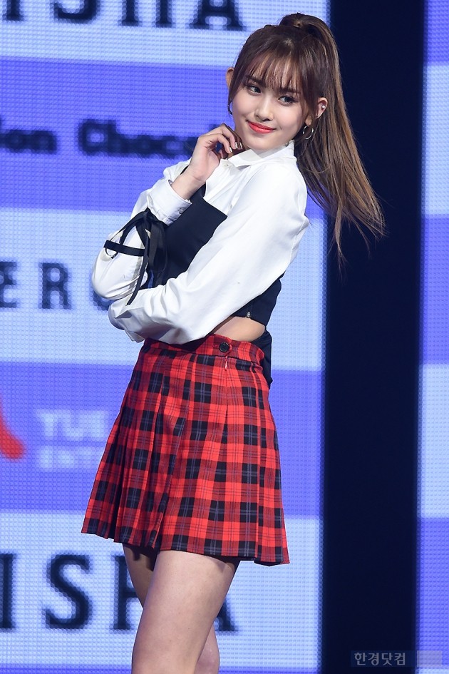 [PHOTOPIC] 에버글로우 아샤, '어마어마한 비율에 시선강탈'