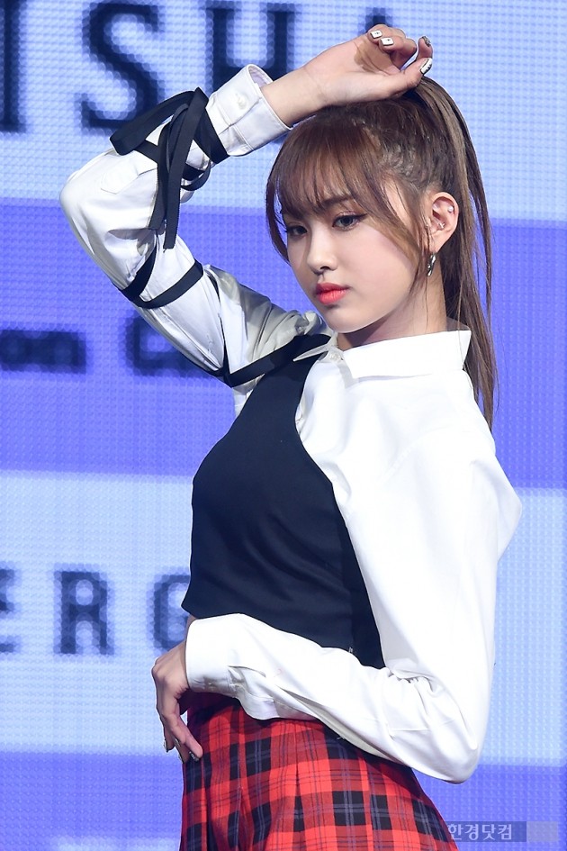 [PHOTOPIC] 에버글로우 아샤, '어마어마한 비율에 시선강탈'