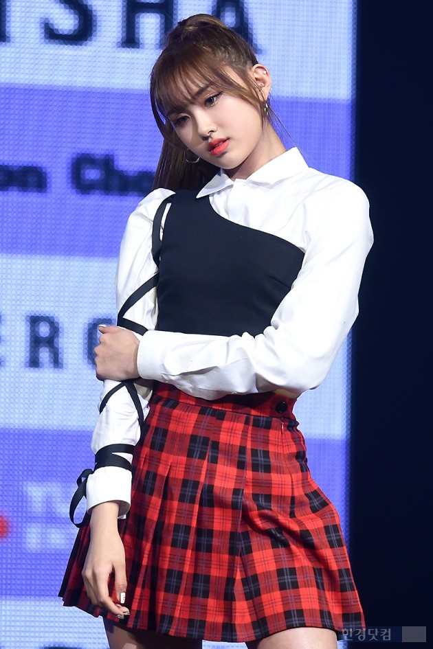 [PHOTOPIC] 에버글로우 아샤, '어마어마한 비율에 시선강탈'