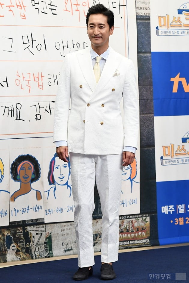 [포토] 신현준, '순백의 슈트 멋지게 차려입고'