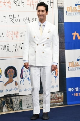 [포토] 신현준, '순백의 슈트 멋지게 차려입고'