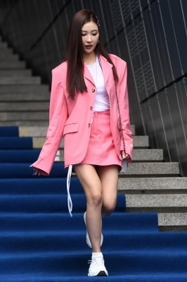 [PHOTOPIC] 이사배, '오늘은 핑크 공주'(2019 F/W 서울패션위크)