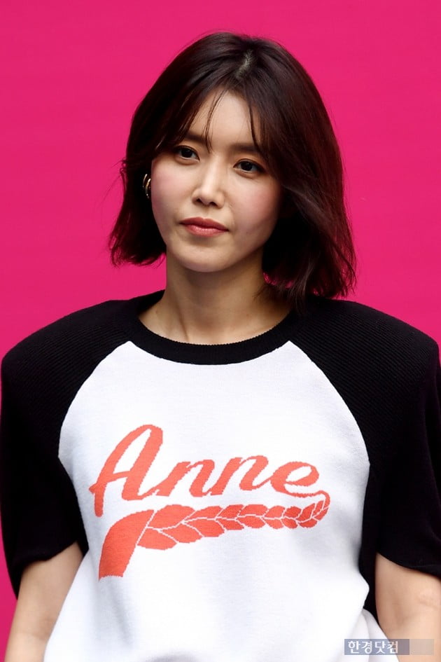 [PHOTOPIC] 채정안, '상의는 평범 하의는 비범'(2019 F/W 서울패션위크)