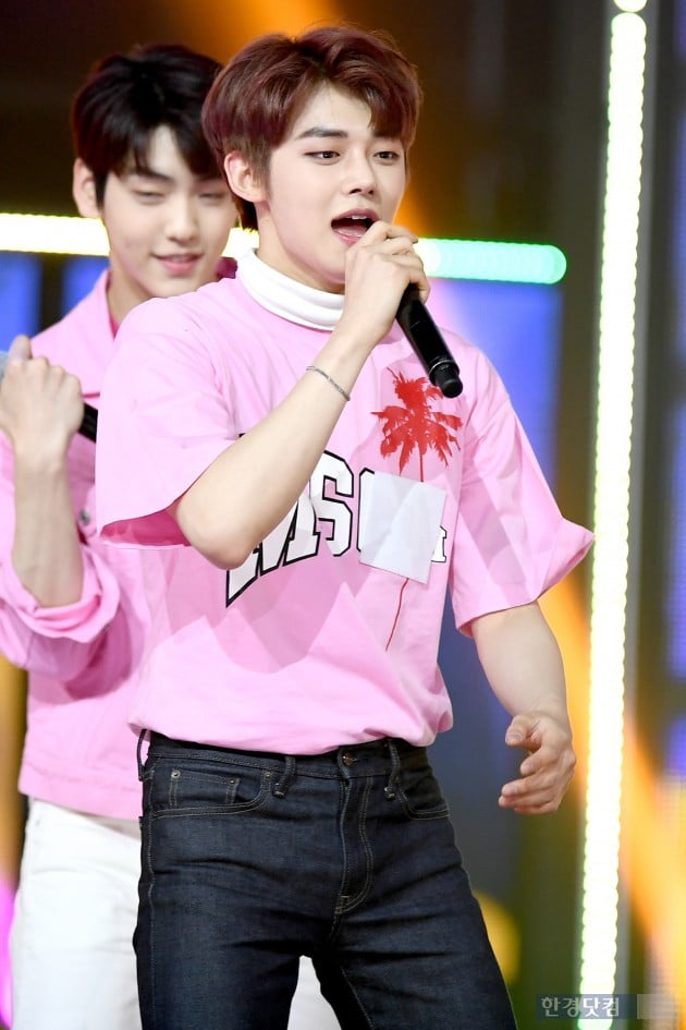 입덕도우미|TXT, 1위에 기뻐서 껑충껑충…'귀여운 소년들~'