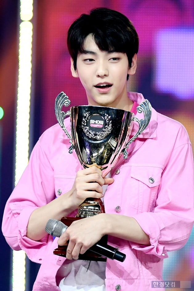 입덕도우미|TXT, 1위에 기뻐서 껑충껑충…'귀여운 소년들~'