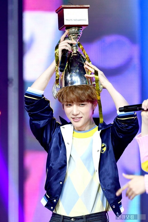 입덕도우미|TXT, 1위에 기뻐서 껑충껑충…'귀여운 소년들~'