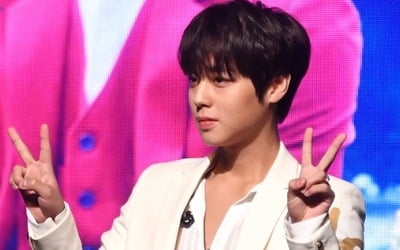 [PHOTOPIC] 박지훈, '어린왕자 솔로로 돌아왔어요~'