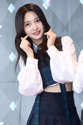 [포토] 에버글로우 시현, '깜찍한 미소로 하트 발사~'