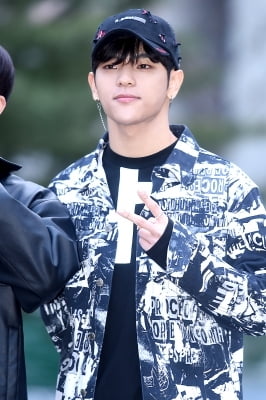 [포토] 스트레이 키즈 우진, '멋지게 브이~'