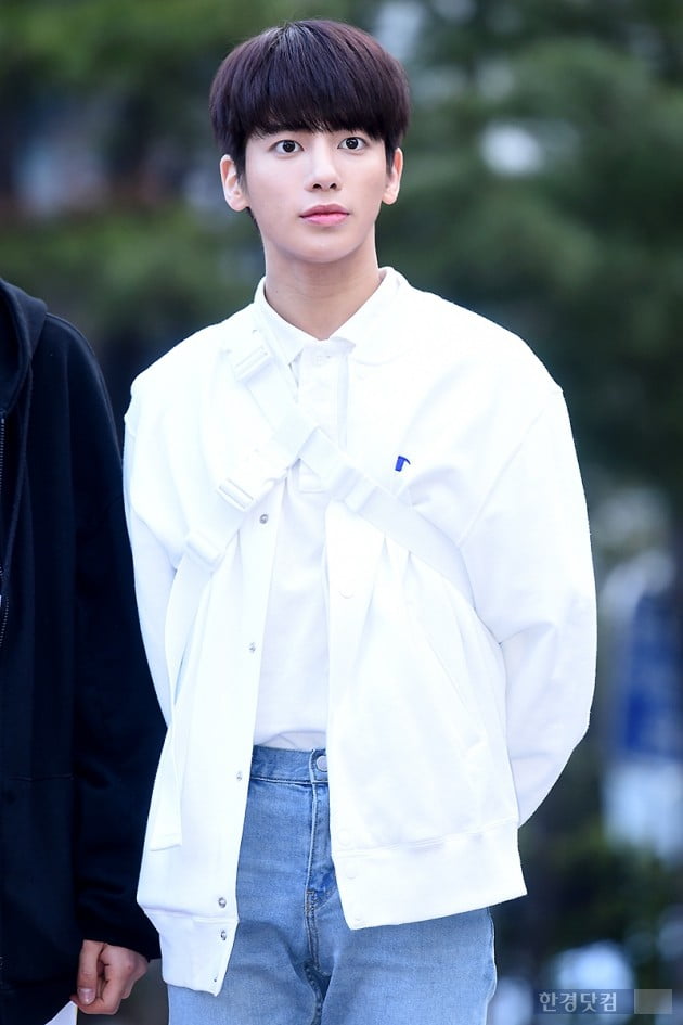 [포토] TXT 태현, '두 눈 크게 뜨고 멋지게~'