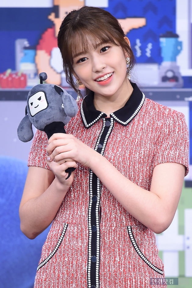 [포토] 안유진, '레몬처럼 상큼하게~'