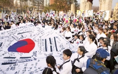 태극기 물결 속 흥겨운 공연까지…축제로 되새긴 '그날의 함성'