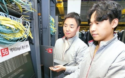 스마트폰 출시 늦어진 탓?…'세계 첫 5G 상용화' 내달로 미뤄져