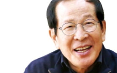 '교촌치킨 신화' 주역…권원강 회장 전격 퇴임