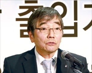 "부적격자 금융사 오는 것은 바람직하지 않아"