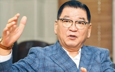 염태순 신성통상 회장 "삼성·LG가 소니 이겼듯 탑텐도 일본 유니클로 따라잡을 것"