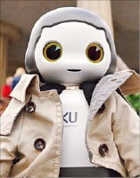 로봇 스타트업 토룩에서 개발한 ‘리쿠’는 두발로 걷고 감정표현도 가능한 소셜로봇이다. /토룩  제공