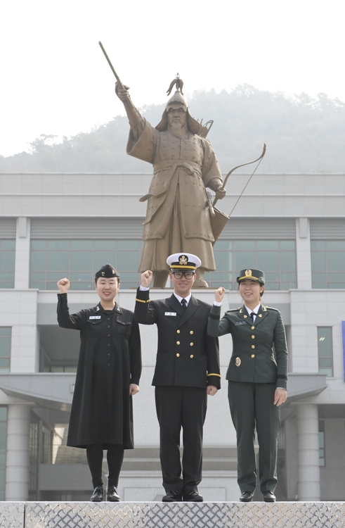 해군사관학교 73기 졸업식…새내기 정예장교 147명 배출