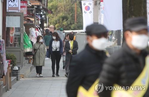 '앞이 안 보여요'…전북 뒤덮은 잿빛 미세먼지