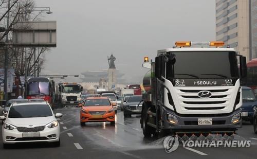 최악의 미세먼지…지하철역·터미널에 물·진공청소 긴급지시