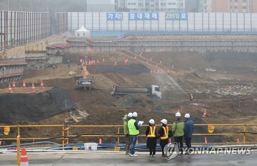 "숨막히는 산업계"…반도체·건설 사업장도 '미세먼지 비상'