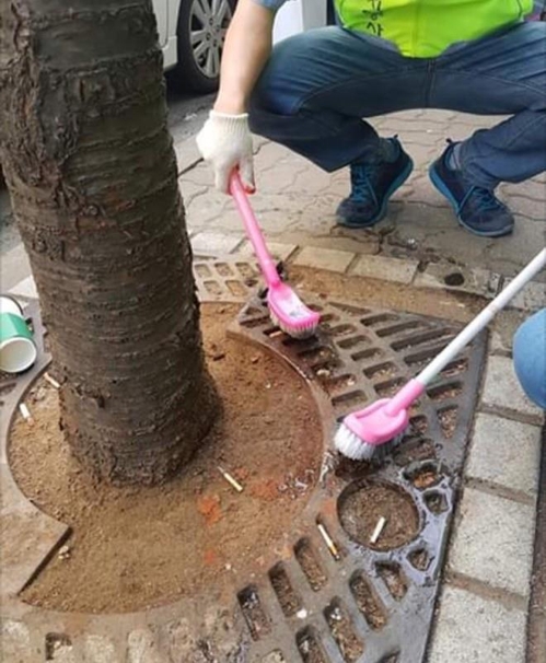 '핏자국 같아 섬뜩'…알고보니 미얀마인 씹는담배 '꽁야' 자국