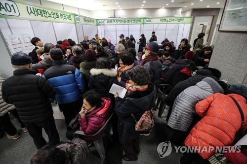 그린북 "산업활동개선"…"생산투자소비 조정" 전월 평가와 대비