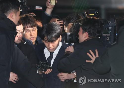 '성접대 의혹' 승리 현역입영연기원 제출시 입영 연기될듯