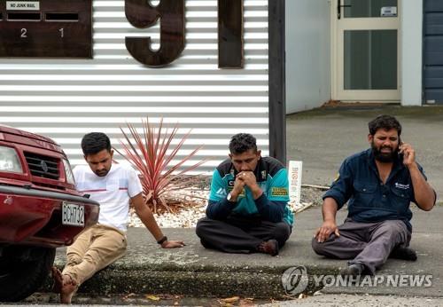 평화로웠던 금요예배 중 '총탄세례'…아비규환 속 '공포의 20분'