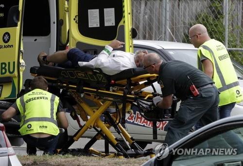 평화로웠던 금요예배 중 '총탄세례'…아비규환 속 '공포의 20분'