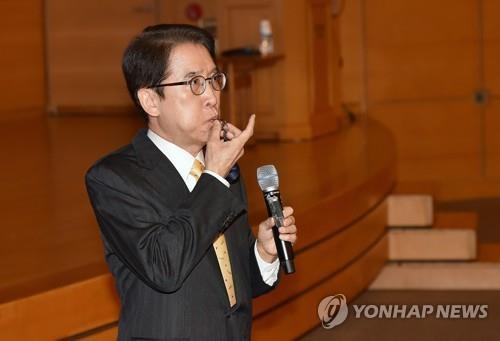 신창재, 교보 투자자들 중재신청 재고 요구…"협상 계속하자"