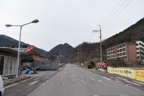 성주 사드기지 숙소 개선공사 앞두고 소성리 마을 '긴장감'