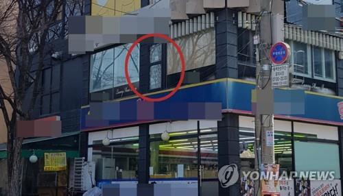 청주 노래방 비상구서 5명 3m 아래로 추락…"2명은 의식 없어"