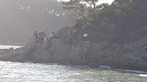 태안해경, 갯바위 고립된 낚시객 14명 잇달아 구조