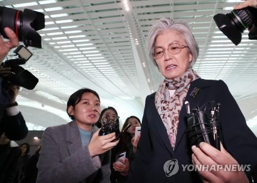 강경화, 폼페이오와 회담차 출국…"상황인식·공조방안 논의"