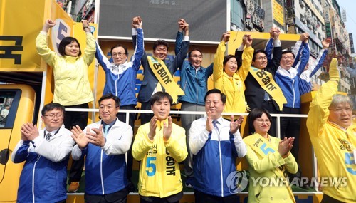 '마지막 주말' 창원성산 4·3보선 각 당 표심잡기 총공세