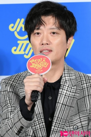 &#39;썬키스 패밀리&#39; 박희순 &#34;남성 아니라 여성 작가의 섹시 코미디, 불편함 적었다&#34;