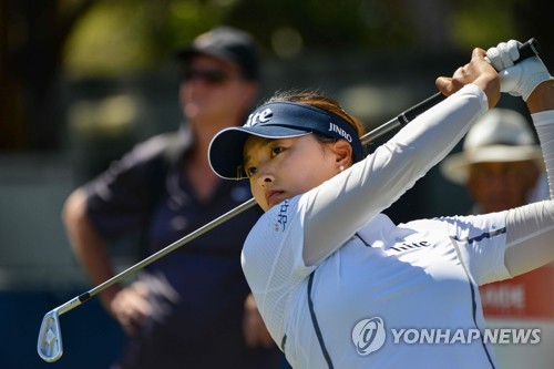 고진영·김효주, HSBC 챔피언십 3R 공동 4위…역전 우승 도전