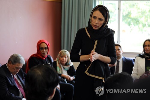 뉴질랜드 총리 "테러범, 범행 몇 분 전 나한테 선언문 보냈다"