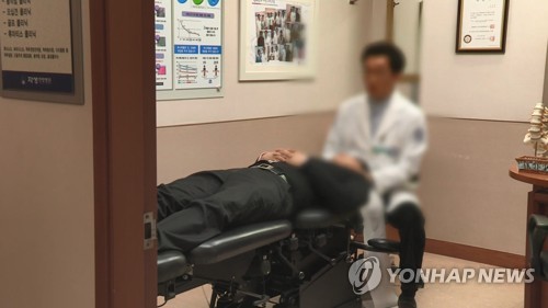 내달 8일부터 한방 추나요법에 건강보험…1회당 1만∼3만원