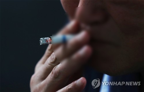 "금연구역서 담배에 불만 붙여도 과태료 최고 10만원 부과"