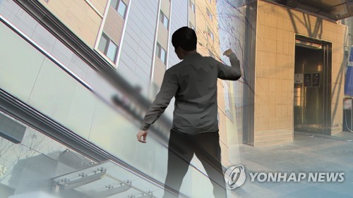 2년 전 '아레나 폭행', 재수사 2주 만에 가해자 입건