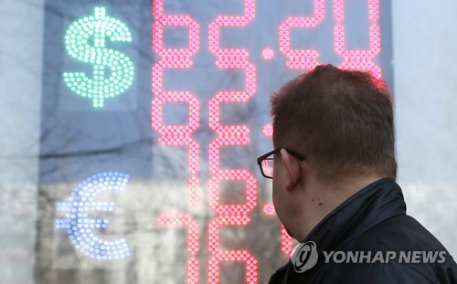 中 주가상승에 홍콩달러 휘청…통화당국 이달에만 1조원 개입